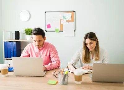 Illustration Showing Benefits of a Freelancer Website Like SEO, Portfolio, and Trust